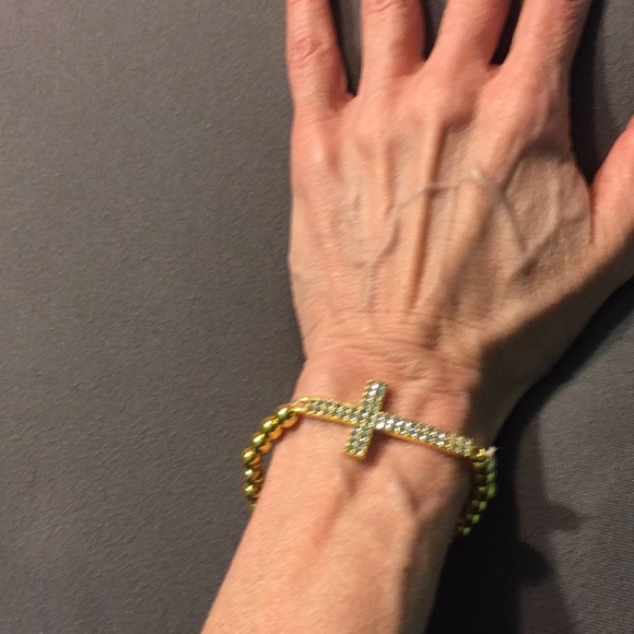 Gold Cross🎁🎉3xHP🎉 Bracelet - Picture 3 of 3